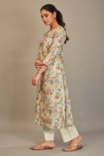 Load image into Gallery viewer, Pure Italian lawn Digital Ptd Kurtis Cream Ground Purple &amp; Rust Flower Top
