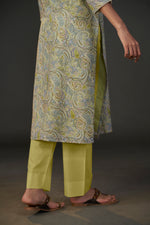 Load image into Gallery viewer, Pure Linen Cotton Digital Ptd Kurti Mehandi Paisley
