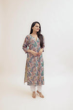 Load image into Gallery viewer, Sunaina Digital Printed Fabric Cream / Grey Pink Flower Top
