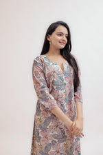 Load image into Gallery viewer, Sunaina Digital Printed Fabric Cream / Grey Pink Flower Top
